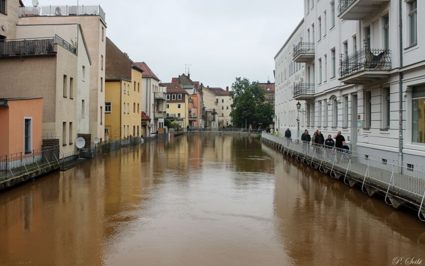 Elbe-Hochwasser 2013 in Meißen, Triebisch mit Blick zur Martinsbrücke