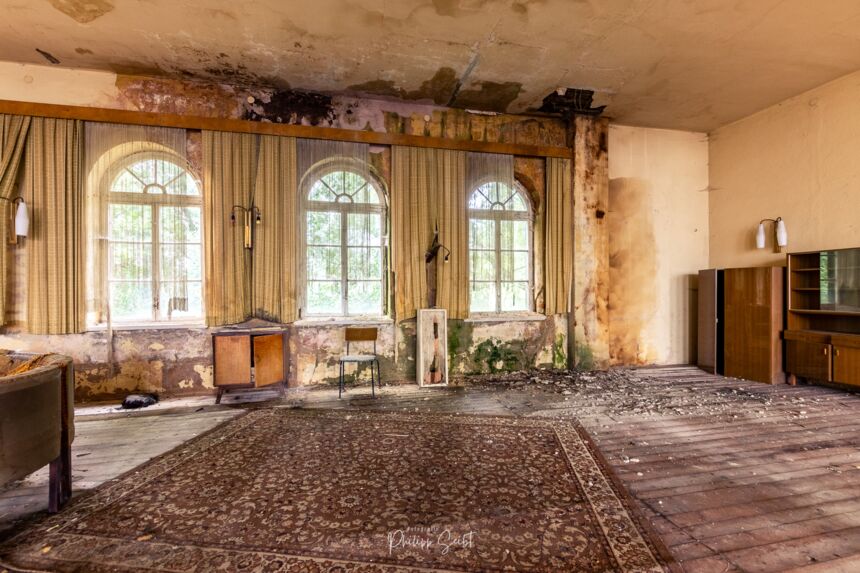 Ehemaliger Gasthof mit historischem Tanzsaal, Lost Place, Verlassen