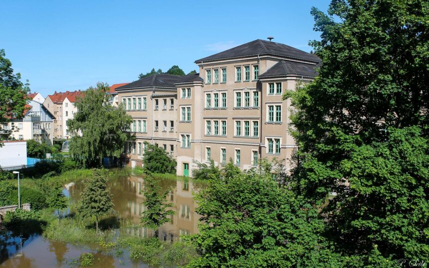 Elbe-Hochwasser 2013 in Meißen, alte Neumarktschule