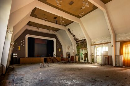 Kulturhaus 40 Jahre DDR, Lost Place, Verlassener Gasthof mit Saal