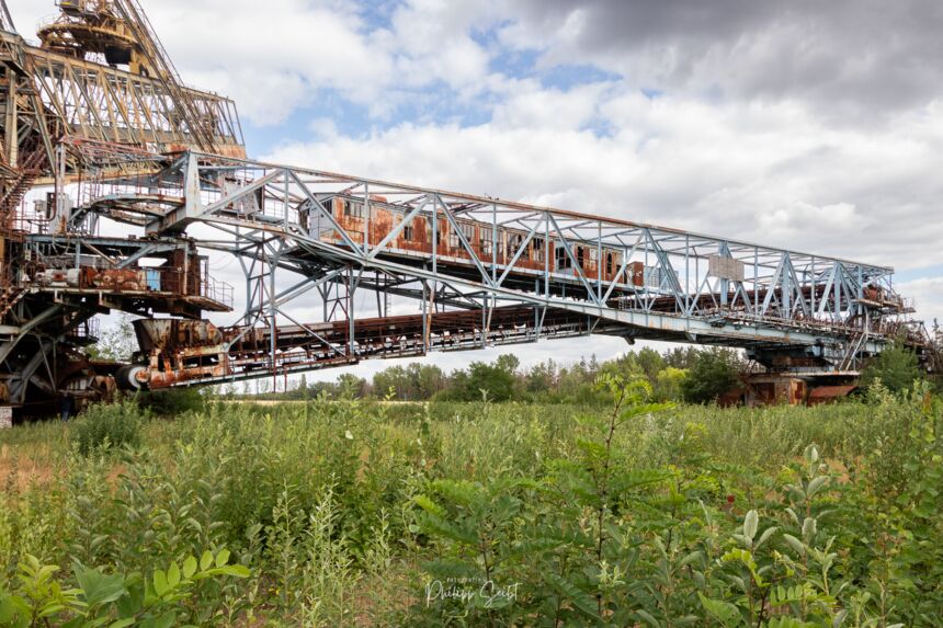 Verlassener Schaufelradbagger in der Lausitz