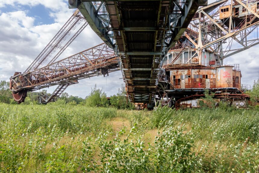 Verlassener Schaufelradbagger in der Lausitz