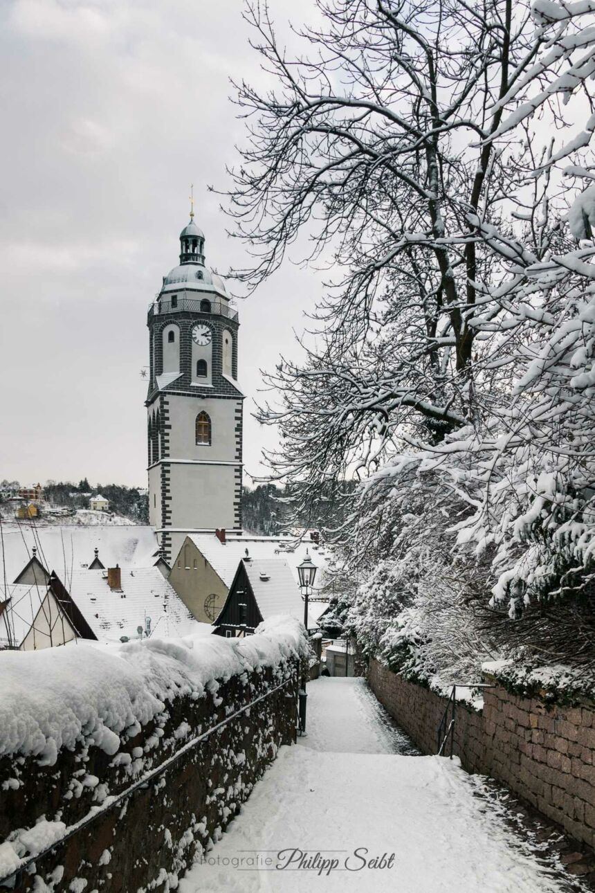 Frauenstufen Meißen mit Blick zur Frauenkirche im Winter