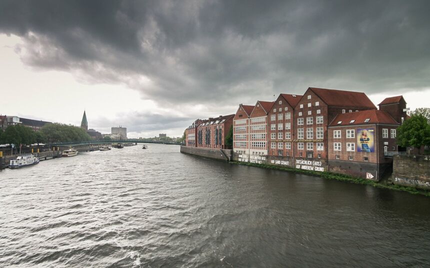 Stürmische Weser in Bremen