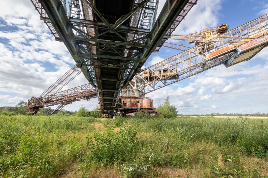 Verlassener Schaufelradbagger in der Lausitz